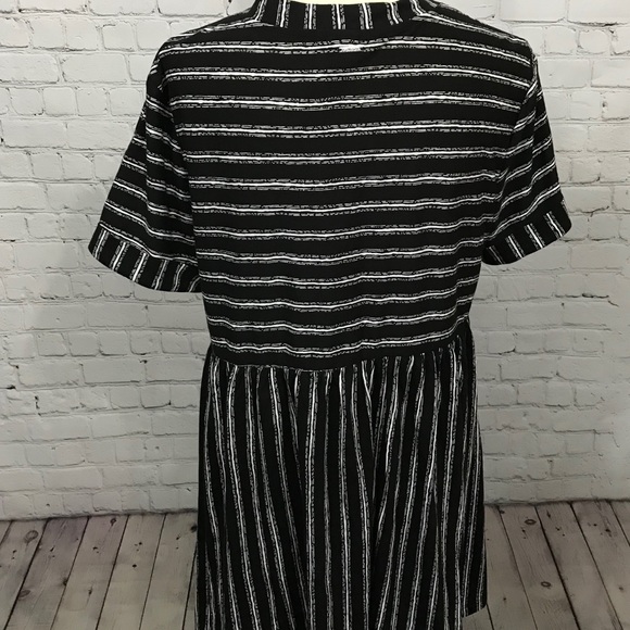 volcom black and white striped dress ☁️🖤 - Picture 2 of 2